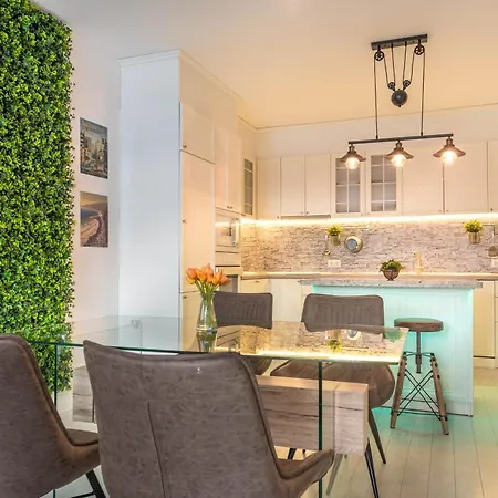 Sea Garden Luxury Warna